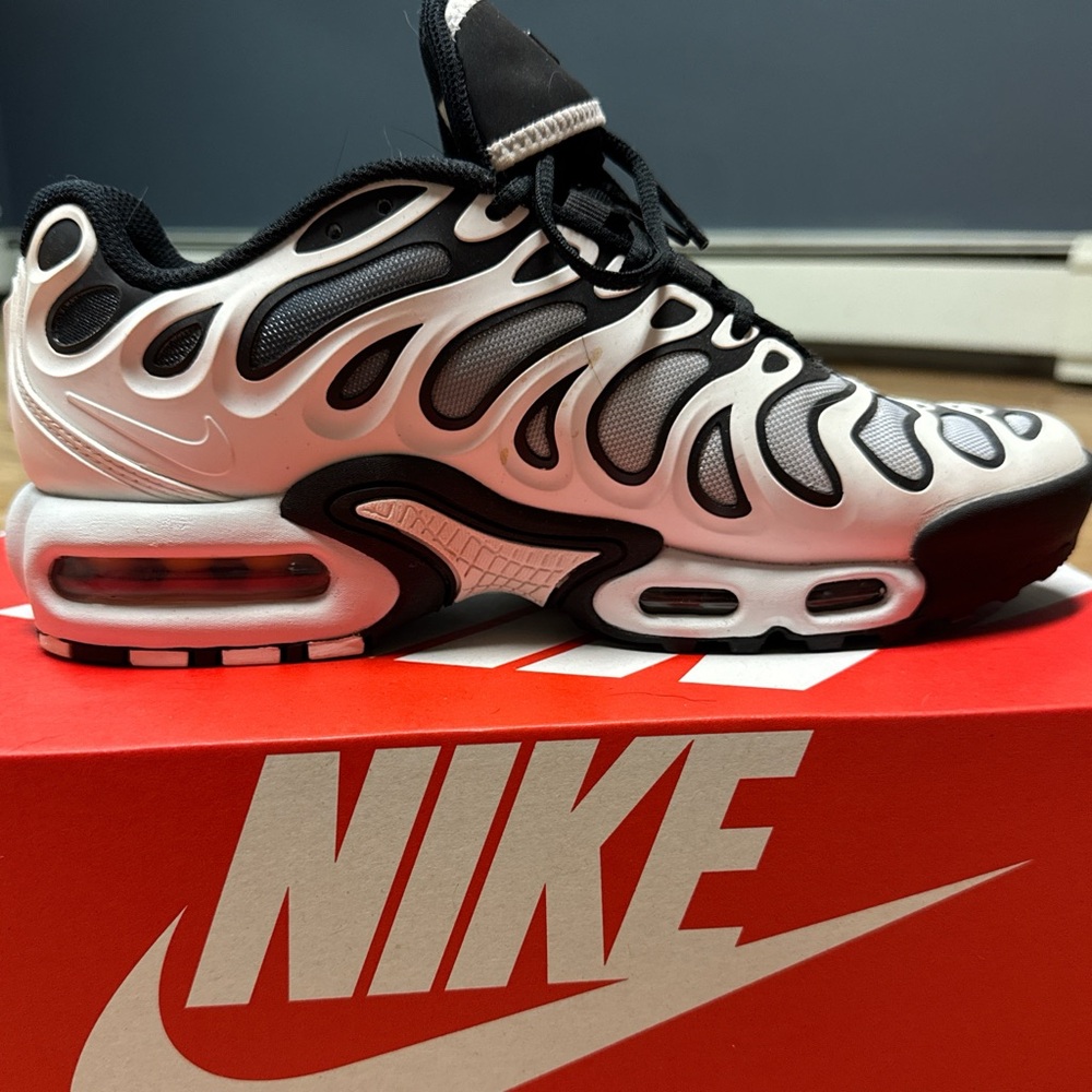 Nike Air Max Plus TN Black and White Wave Sneakers